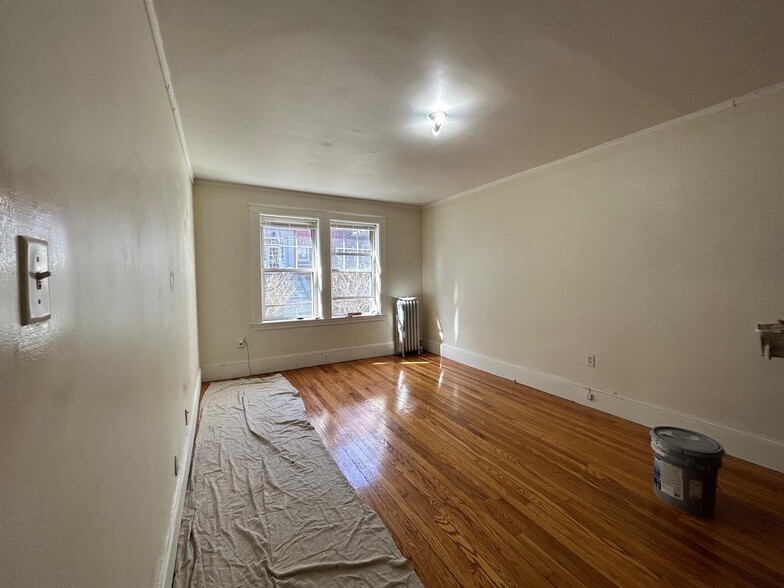 Primary Photo - 163 Summer St