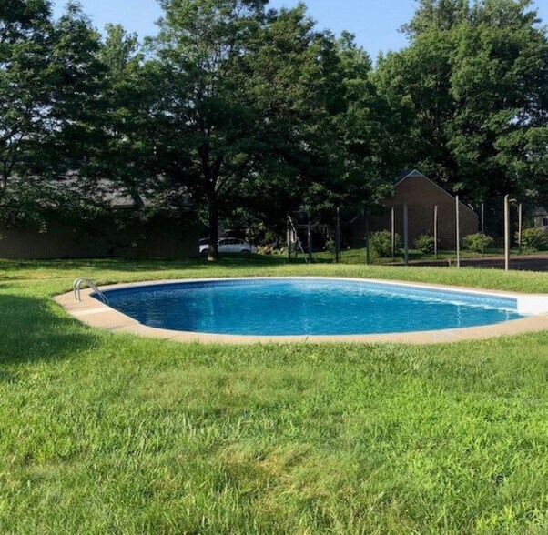 Pool - H5 Stonehedge Dr