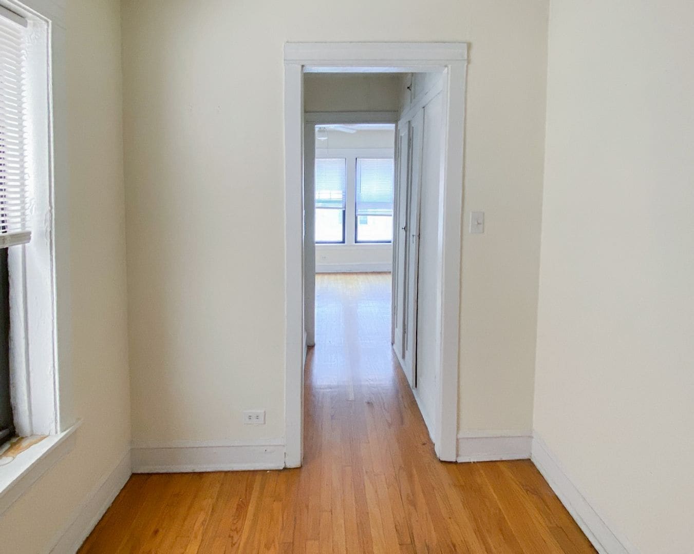 Building Photo - 526 W Cornelia Ave