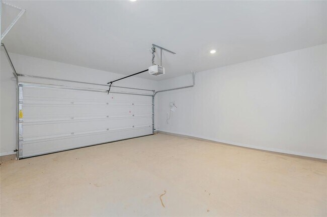 Building Photo - 512 Clearlake Dr