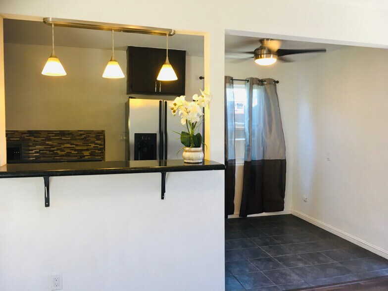 Building Photo - 2120 Grand Ave