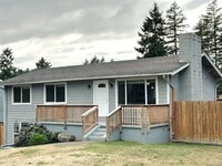 Building Photo - Updated 5 bedroom 2.5 bathroom home in Uni...