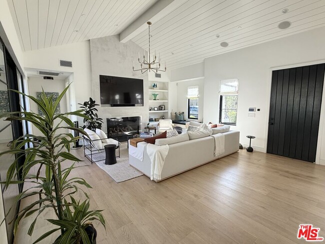 Building Photo - 6025 Paseo Cyn Dr