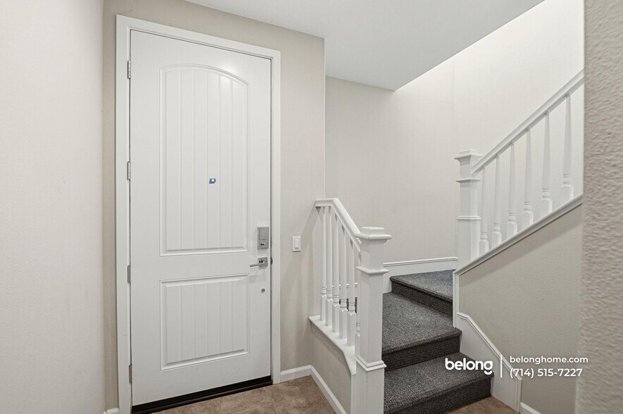 Building Photo - 1014 El Paseo