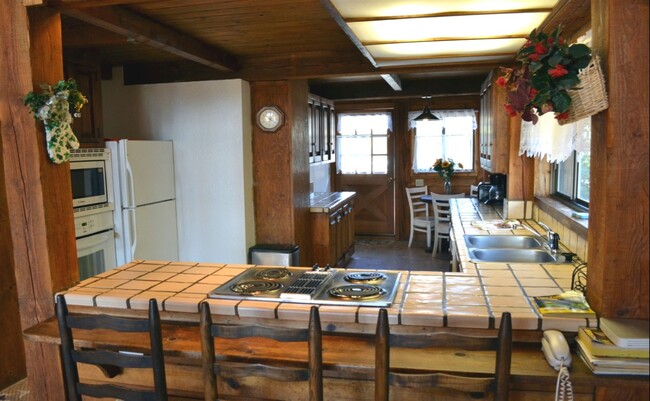 Building Photo - 3BR + loft and 2Ba! w/private boat dock, a...