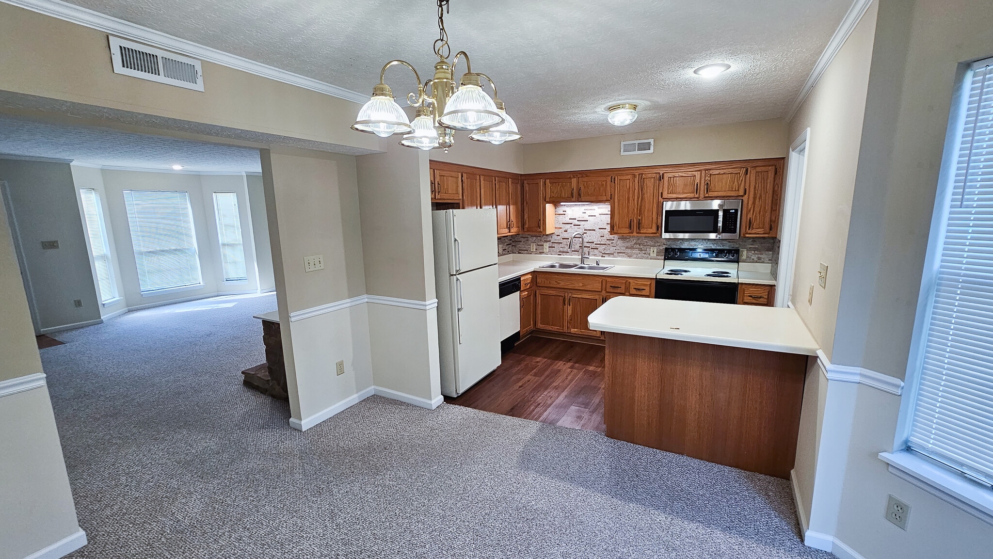 Building Photo - 140 Bright St