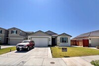 Building Photo - Beautiful 4 Bedroom, 2 Bath Home with Solar — in Prime Location!