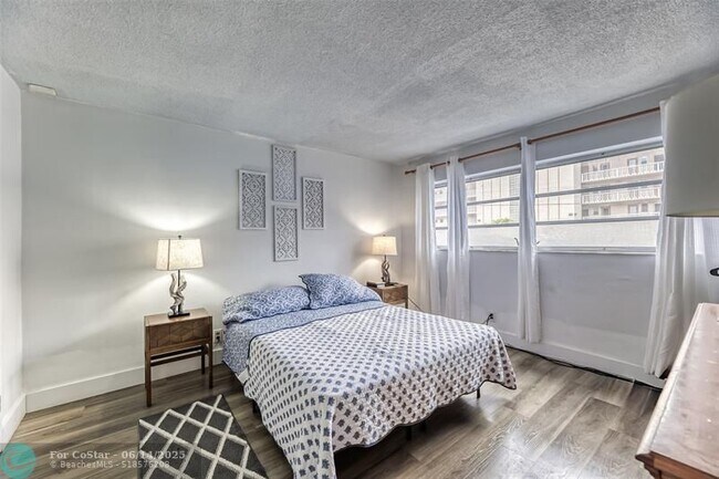 Building Photo - 200 NE 12th Ave