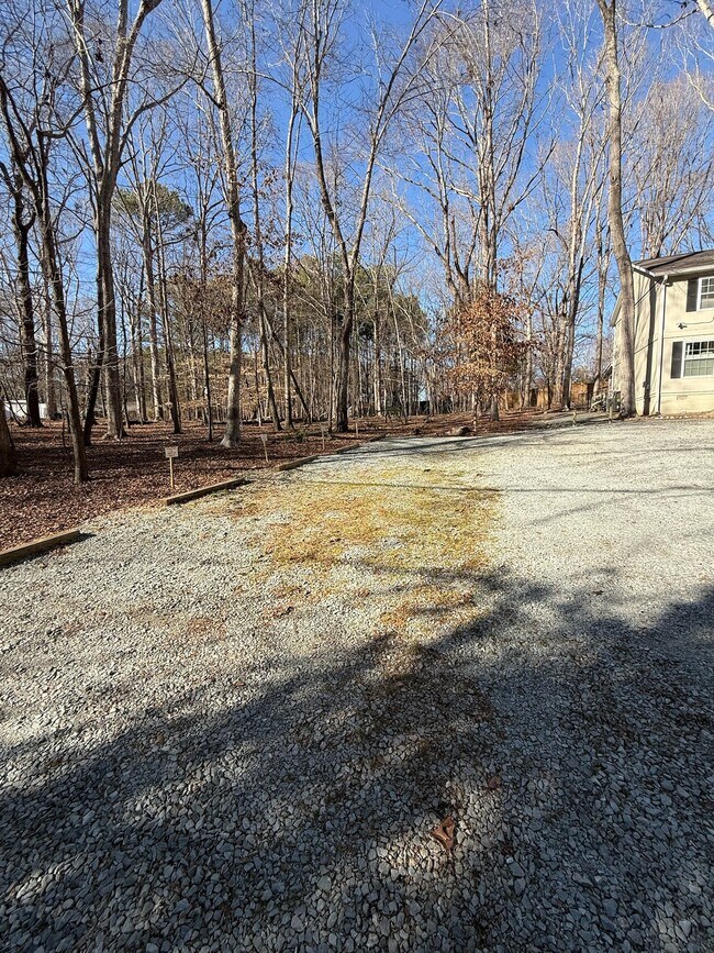 Building Photo - 925 Shady Lawn Rd