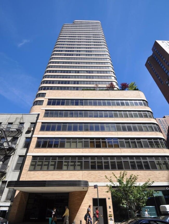 Building Photo - 181 E 90th St