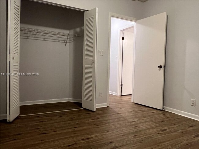 Building Photo - 543 Racquet Club Rd