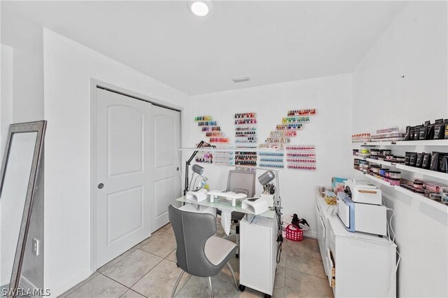 Building Photo - 1013 NE 15th St