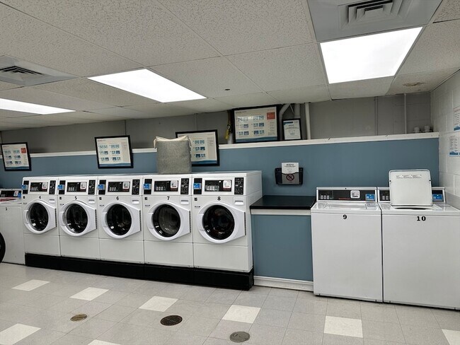 Building Photo - 6 Whittier Pl