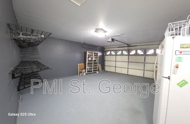 Building Photo - 460 S Main St