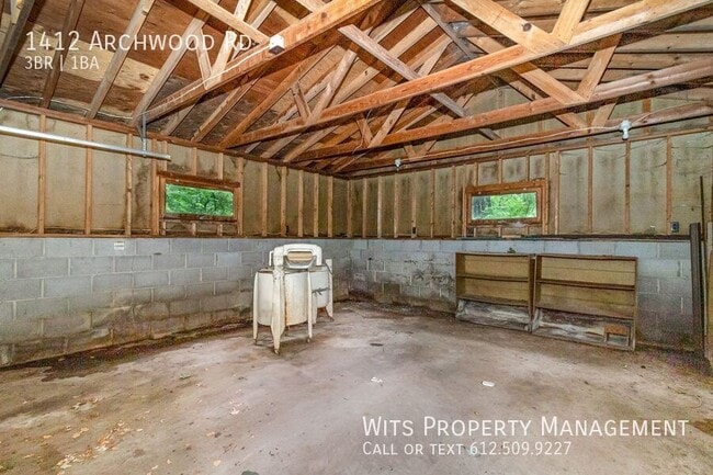 Building Photo - 1412 Archwood Rd
