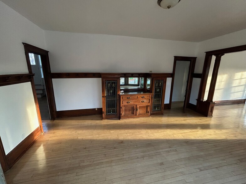 Building Photo - 2379 S Howell Ave