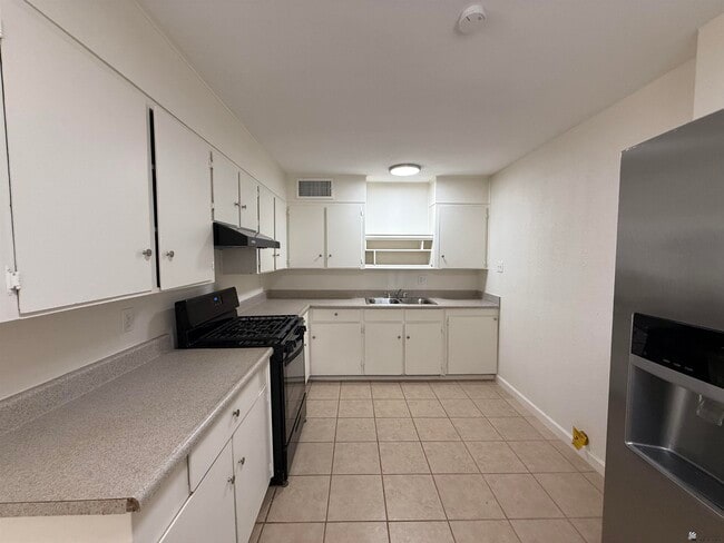 Building Photo - 723 N Musgrove Ave