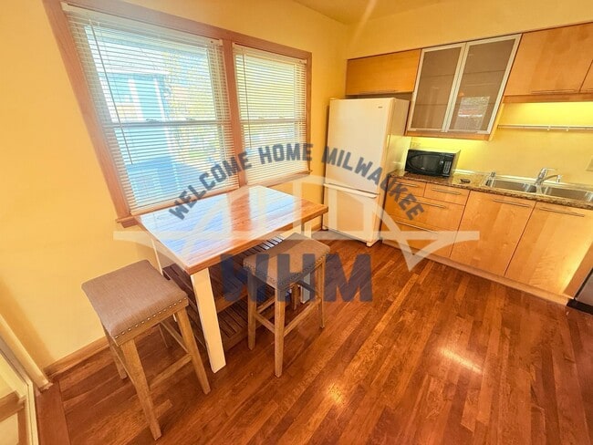 Building Photo - 7315 Harwood Ave