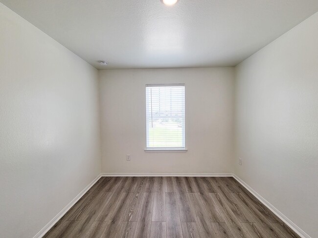 Building Photo - 16230 Dutton Clover Dr