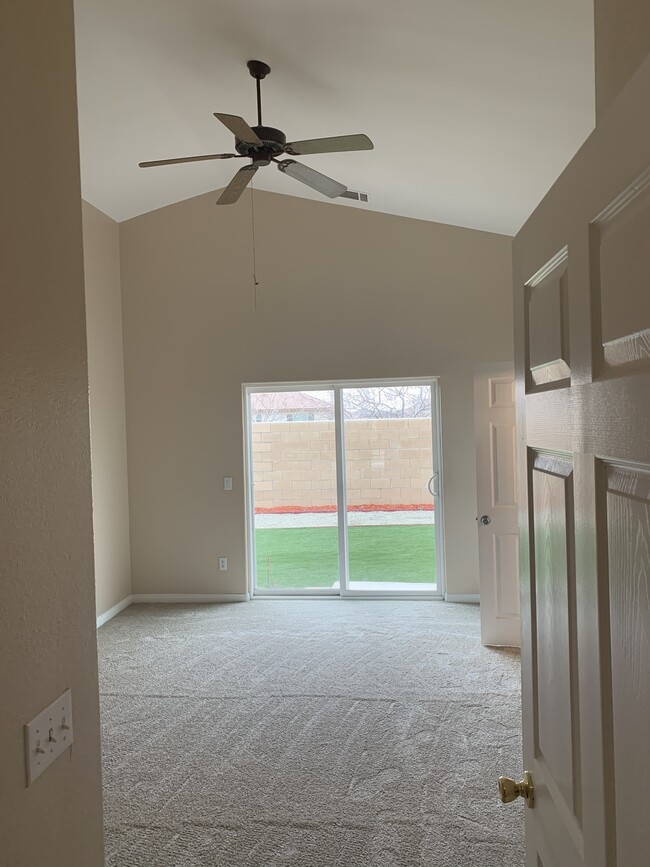 Master bedroom - 9219 Canyon View Ave