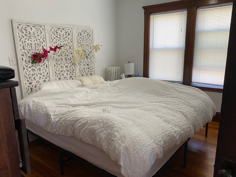 Building Photo - 13 Roberts Rd