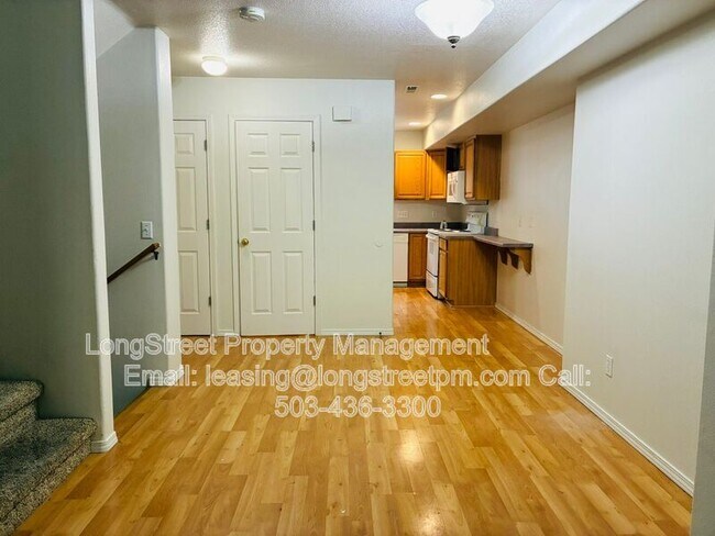 Building Photo - 2349 NW Hummingbird Dr