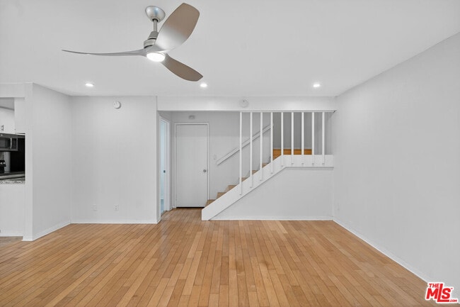 Building Photo - 394 Miraleste Dr