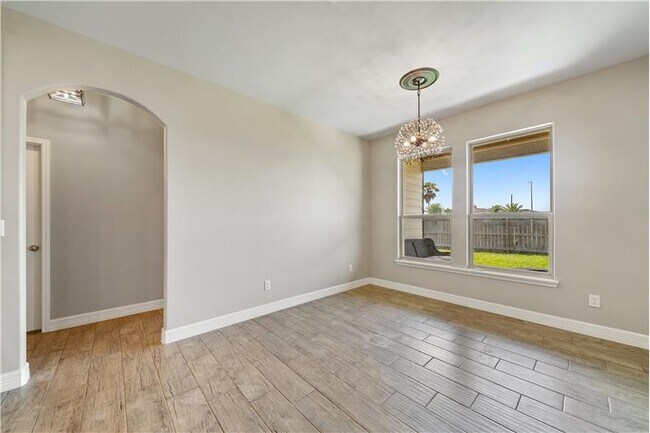 Building Photo - 7721 Dove Holw Dr