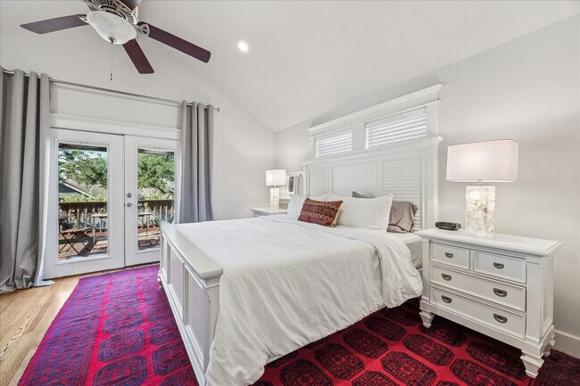 Building Photo - 825 Merrill St