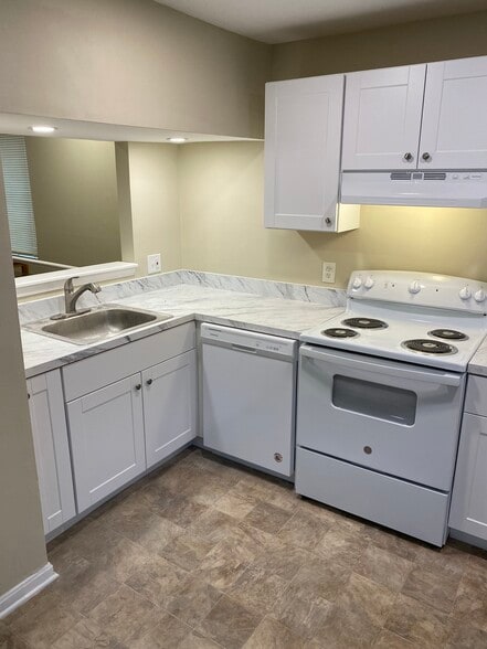Kitchen - 231 Melrose Ct