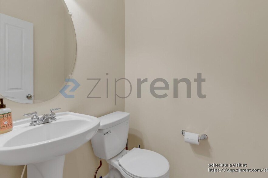 Building Photo - 7909 SW 31st Ave