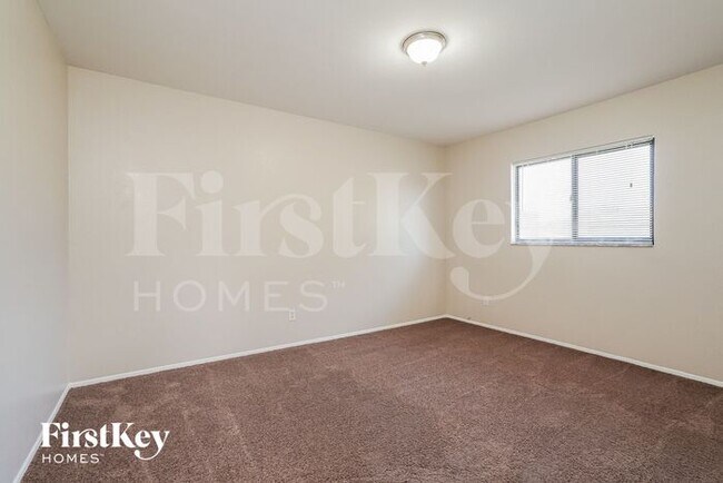 Building Photo - 241 SE 1st Ave