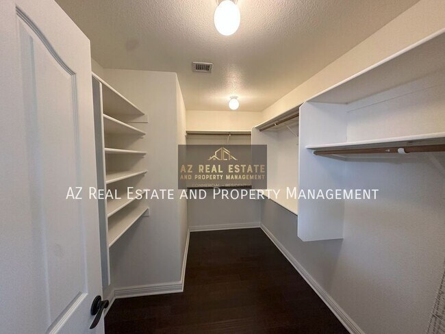Building Photo - 1150 S Cholla St