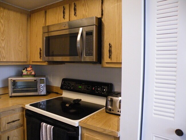 Building Photo - 15 Willowbrook Ln