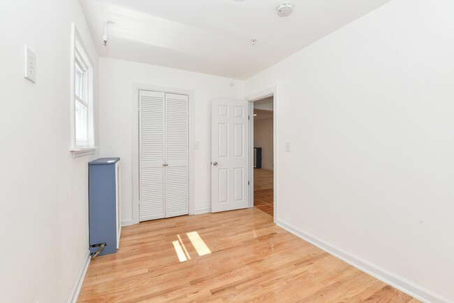Building Photo - 520 34th St