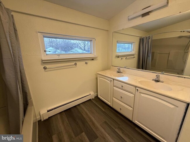 Building Photo - 1552 Delaware Ave