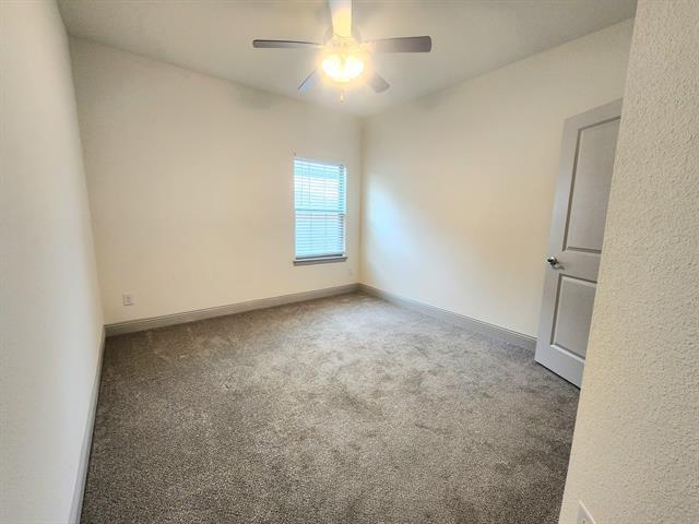 Building Photo - 490 Oak Crk Dr