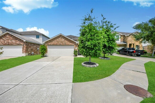 Building Photo - 5710 Camelia Evergreen Ln