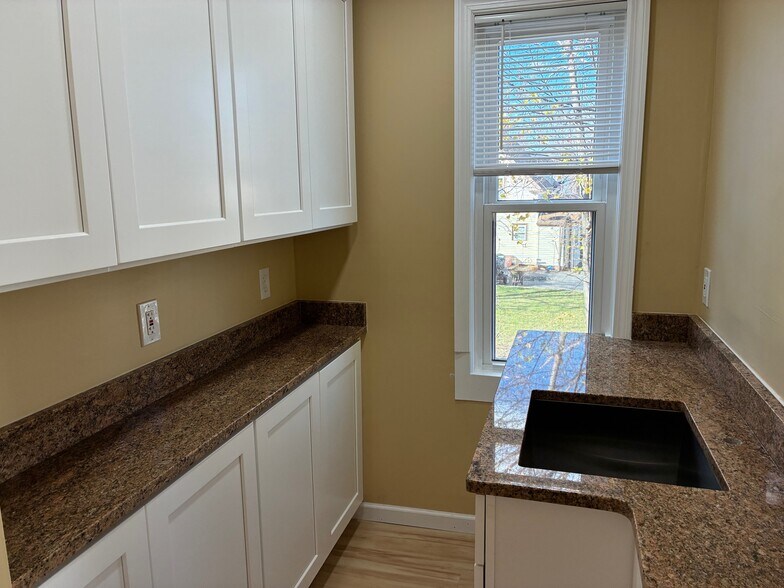 Building Photo - 9 Proctor St