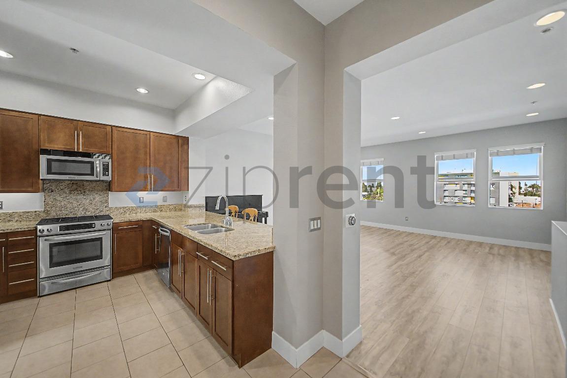 Building Photo - Unit 407