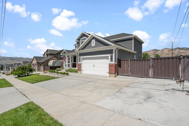 Building Photo - 456 W 2600 N