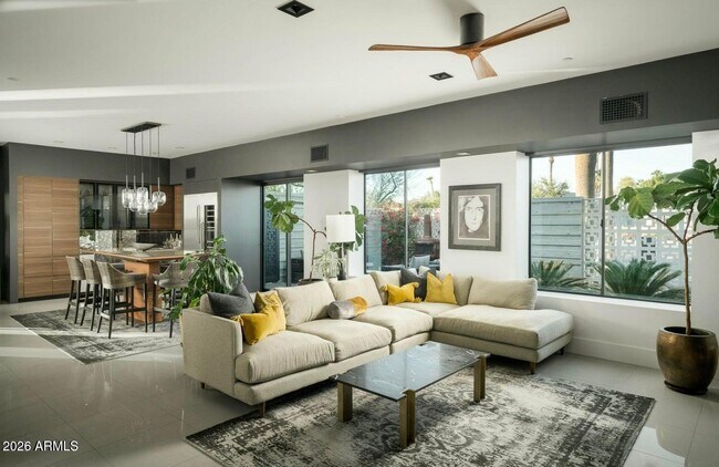 Building Photo - 8011 E Larkspur Dr