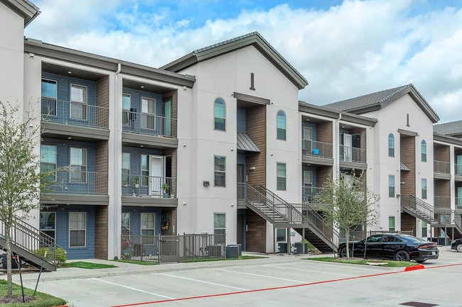 Building Photo - 698 Basilica Bay Dr