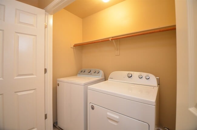 Building Photo - 2911 Meadowglen Cove