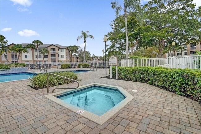 Building Photo - 9901 Westview Dr