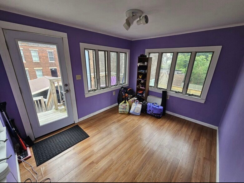 Sunroom - 166 4th St