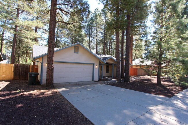 Building Photo - Coming In June | University Highlands 3-Bedroom Home | Fenced Backyard + Garage