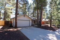 Building Photo - Modern 3-Bedroom Home with Garage & Private Backyard | University Highlands