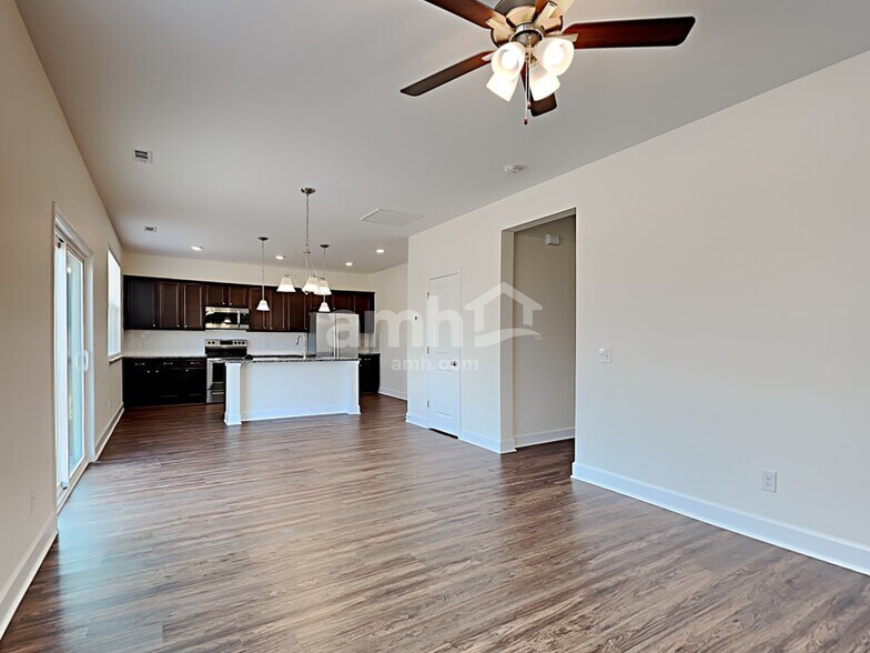 Building Photo - 2932 Throneberry Ln