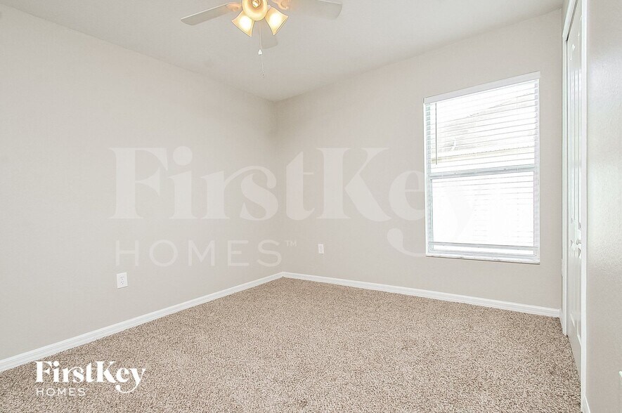 Building Photo - 5203 Ashwood Dr